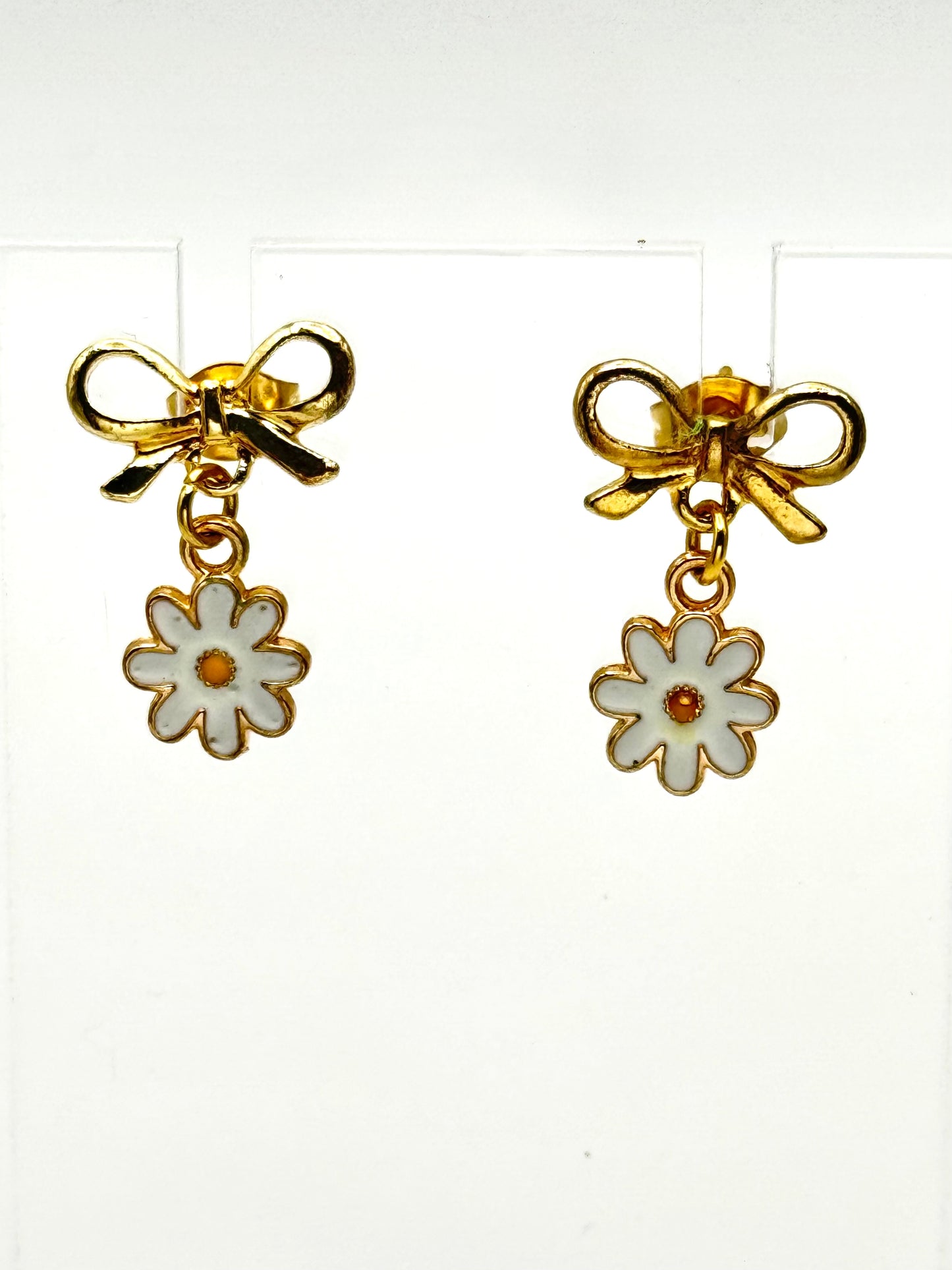 ๐ Daisy Charm Bow Earrings