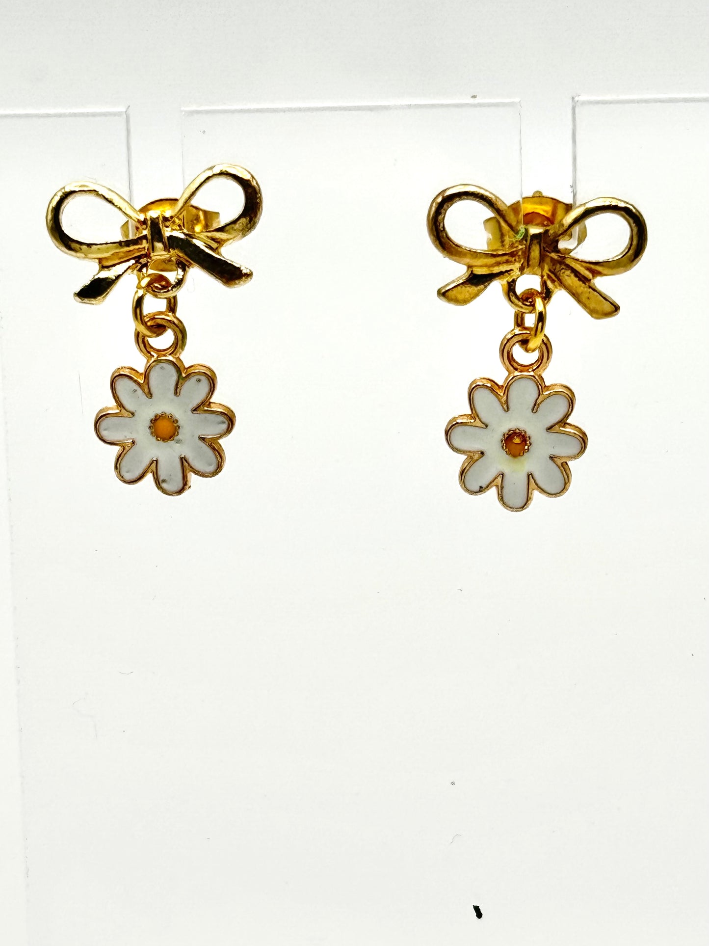 🎀 Daisy Charm Bow Earrings