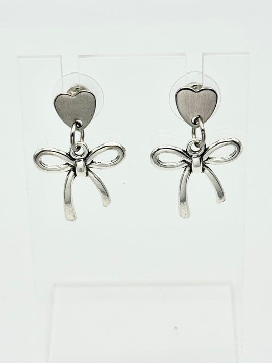 🎀 Silver Sweetheart Bow Earrings